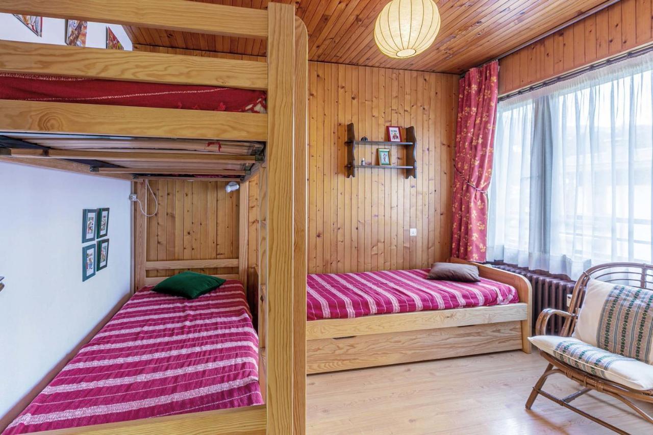 Village Center With Balcony View And Parking 라클루자 외부 사진